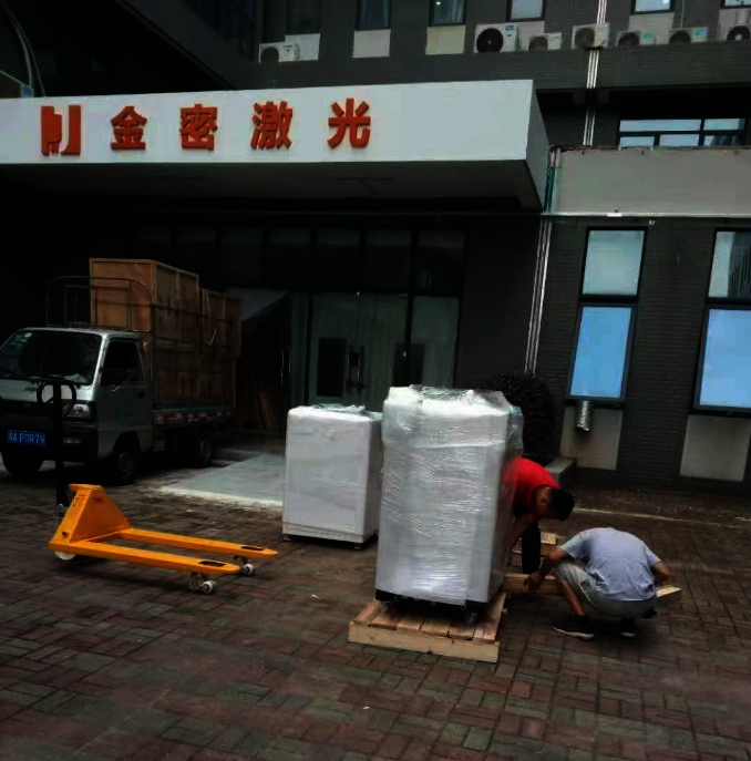 見證激光焊接機設備打包發貨現場,客戶安心選購